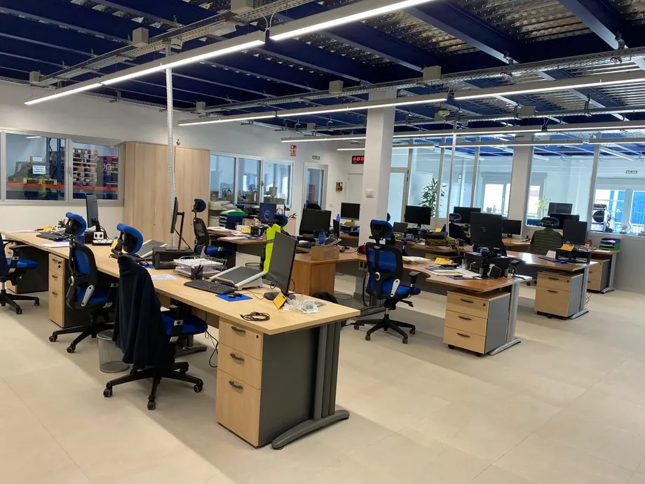 Puestos de trabajo del equipo técnico y comercial